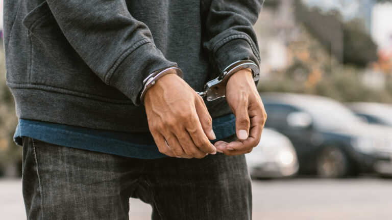 Homicidio en Denver: arrestan a dos menores de 12 y 14 años por tiroteo durante robo de vehículo
