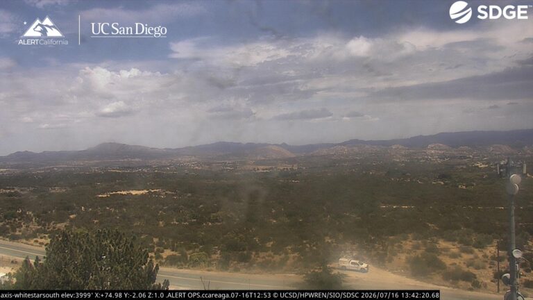Incendio Thorn en San Diego sigue solo 10% contenido y mantiene alertas de evacuación