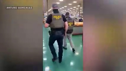 ICE en El Cajon provoca tensión en supermercado hispano durante operativo federal