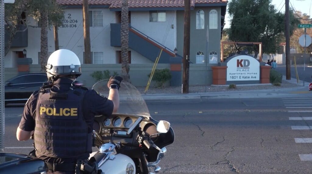 Guardias escolares en Las Vegas: cinco preparatorias refuerzan la seguridad peatonal