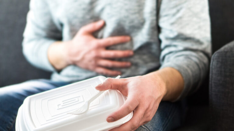 Brote de Salmonella en Ramona bajo investigación: 13 casos ligados a Ramona Family Naturals Market