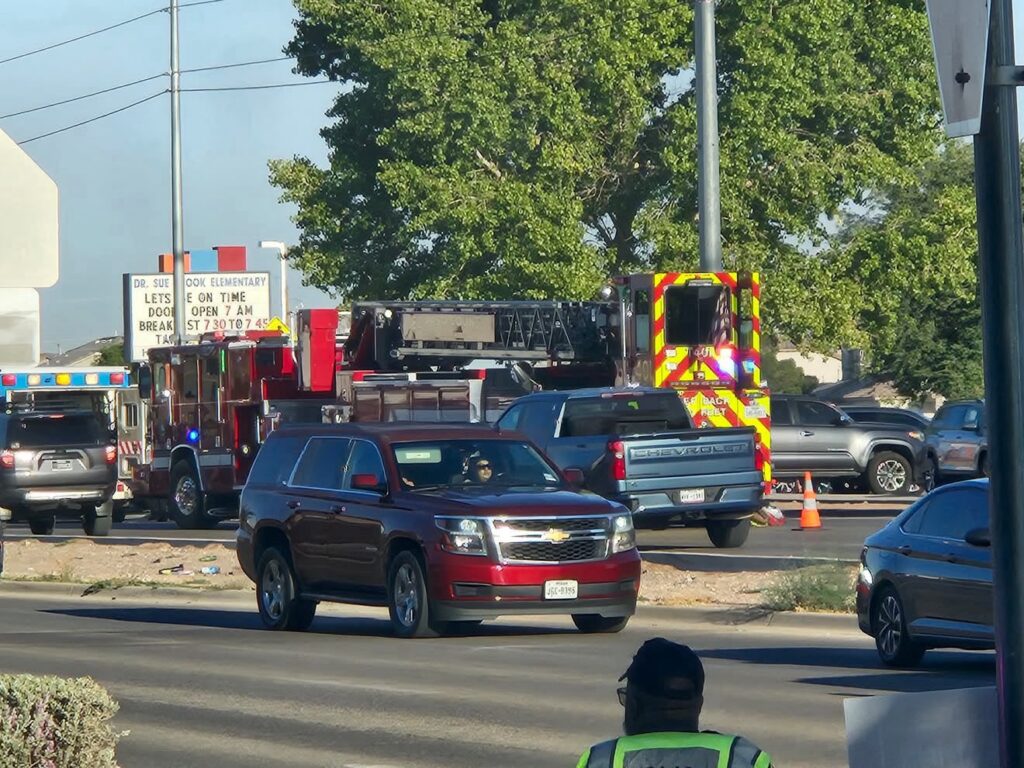 Seguridad vial en zonas escolares bajo la lupa tras accidente frente a la primaria Dr. Sue A. Shook en Socorro