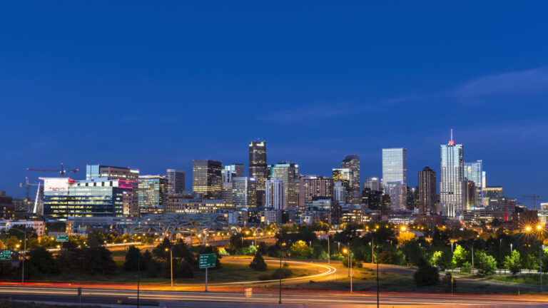 Conducir en Denver: estudio ubica a varias ciudades del área metropolitana entre las peores de EE. UU.