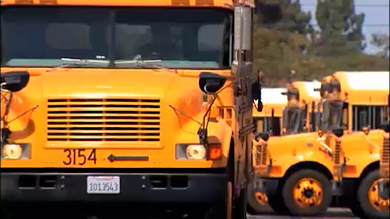 Policía de King City pide precaución a conductores por regreso a clases