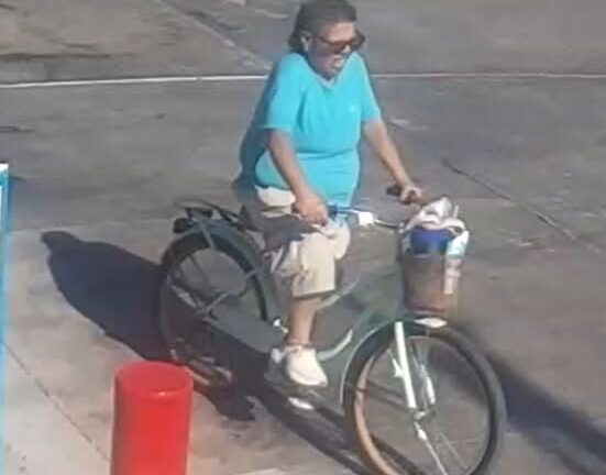 Identifican a mujer sospechosa de uso fraudulento de tarjetas bancarias en Midland