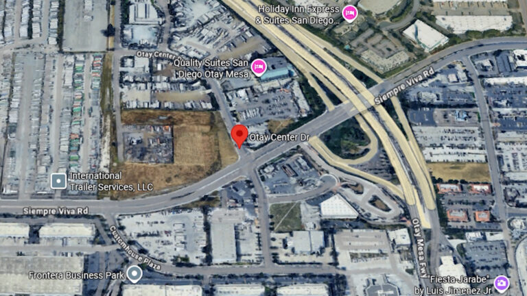 Ciclista muere tras chocar contra camión de carga en Otay Mesa