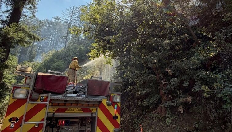 Incendio Timber obliga a evacuaciones y golpea a negocios de Big Sur
