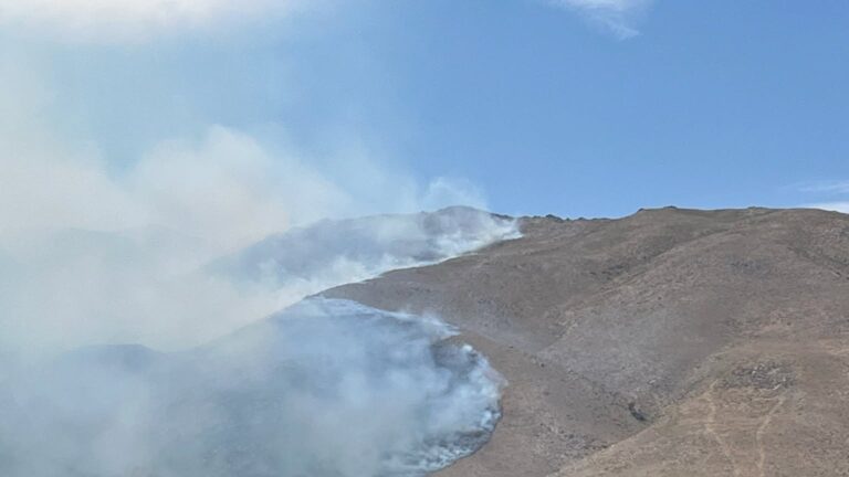 Incendios forestales: Un equipo de respuesta de emergencia evalúa los daños del incendio Ward