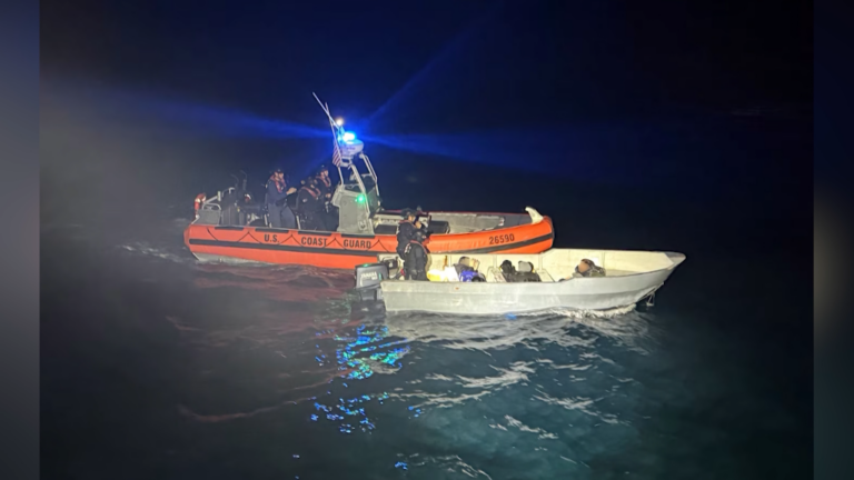 Interceptan panga con nueve presuntos migrantes frente a las costas de San Diego