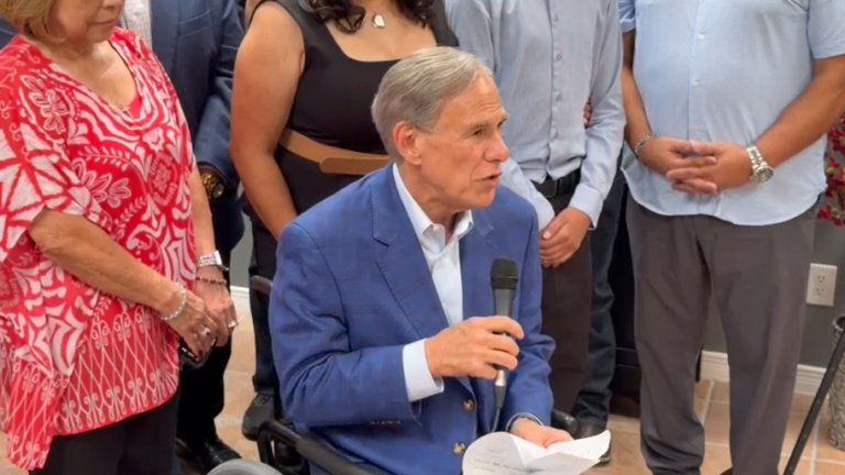 Abbott propone cambios para mejorar el uso del presupuesto de los distritos escolares en Texas