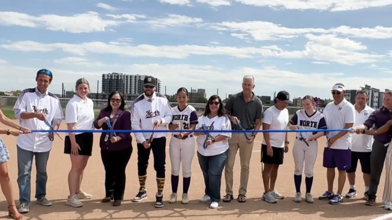 North High School inaugura nuevo campo de softbol para las Vikings