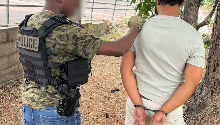 Capturan a fugitivo buscado por delitos sexuales contra menores
