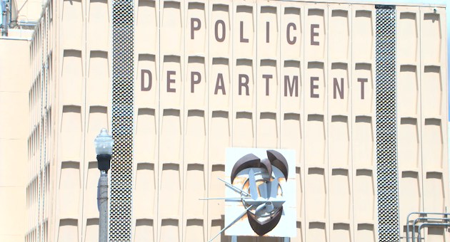 Arrestan a dos empleados de CCISD acusados de delitos sexuales contra menores