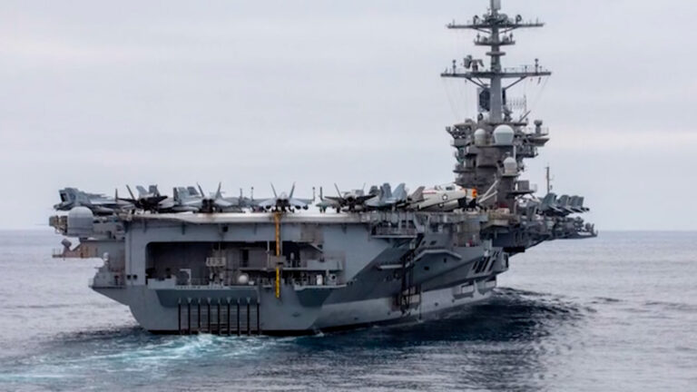 USS Abraham Lincoln regresa a San Diego mientras el USS George Washington lo releva en Medio Oriente