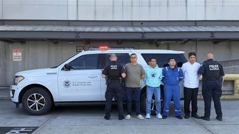 Autoridades federales arrestan a 11 extranjeros durante operativo en cruceros en Boston