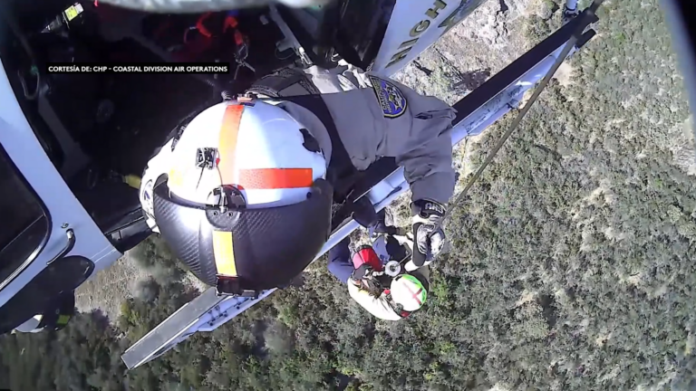 Rescate aéreo pone a salvo a dos escaladores varados cerca de Big Sur
