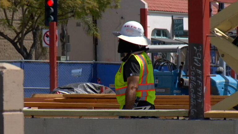 Expertos advierten sobre los riesgos del calor para trabajadores en San Diego
