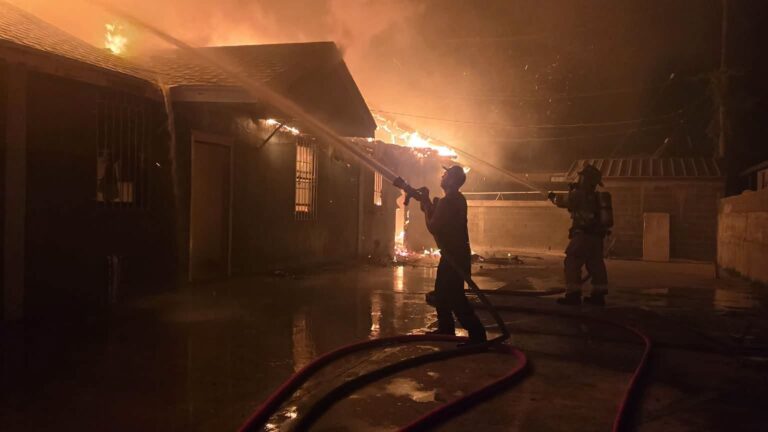 Incendio en apartamento moviliza a bomberos durante las primeras horas de la mañana