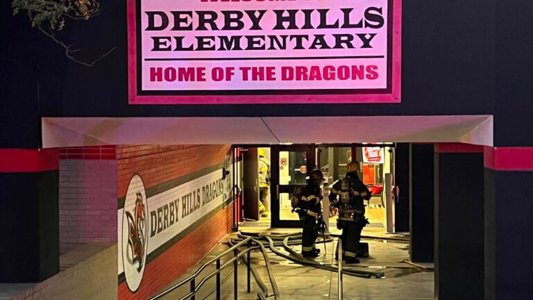 Incendio en escuela de Derby obliga a cancelar clases tras daños en cafetería