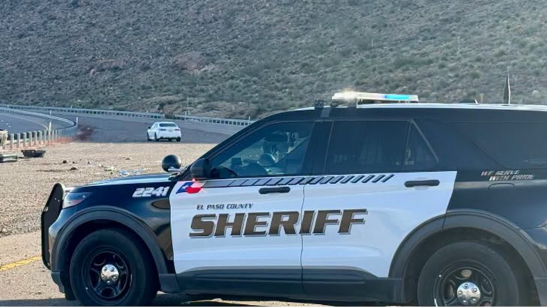 Cierran ambos sentidos en Transmountain tras fuerte accidente vehícular