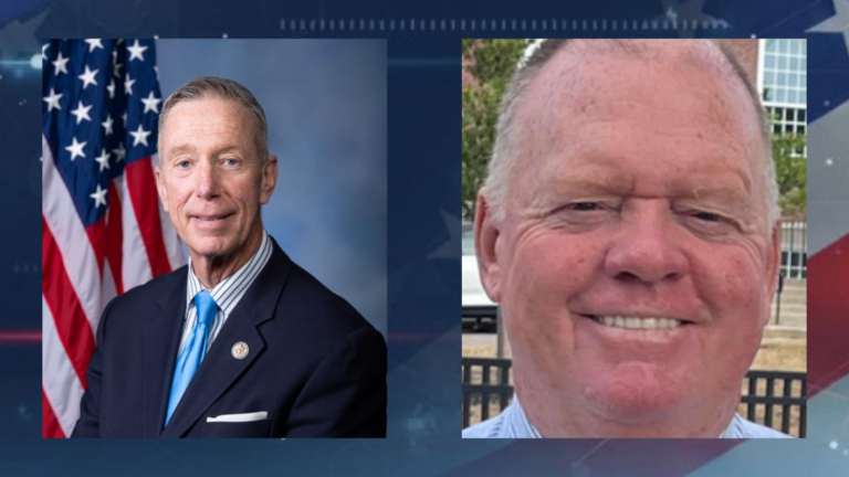 Stephen Lynch y Robert Burke avanzan a la elección general por el Distrito 8 de Massachusetts
