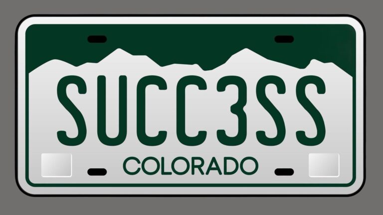 Policía de Denver multa a 251 conductores por placas vencidas durante operativo de una semana