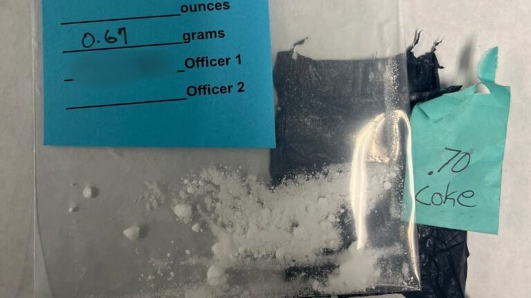 Tres arrestados en Broomfield tras operativo que llevó al decomiso de cocaína, metanfetamina y pastillas M30