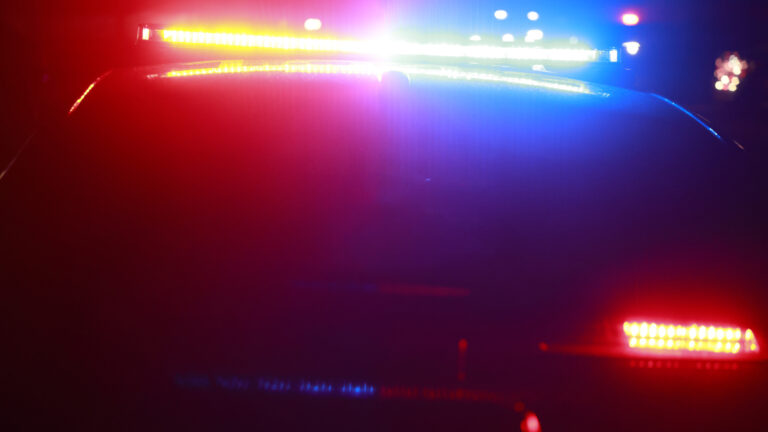 Padre enfrenta tres cargos de intento de asesinato por presunto abuso de su bebé de 2 meses en Kansas