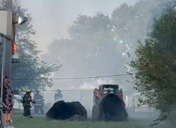 Combustión espontánea habría provocado incendio que destruyó pacas de heno en Kansas