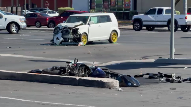 Accidente vial: severo choque involucra a 1 motociclista de 19 años en North Las Vegas