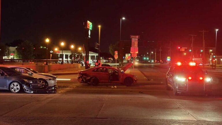 DUI bajo investigación tras choque de tres vehículos que dejó dos heridos en Wichita