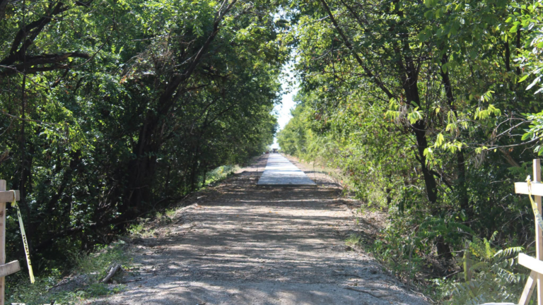 GALERÍA: Redbud Path avanza con 3.5 millas de nueva ruta y un puente peatonal