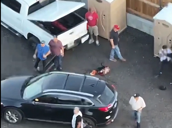 VIDEO: Persecución de vehículo robado termina en una fiesta de cumpleaños; dos personas son arrestadas