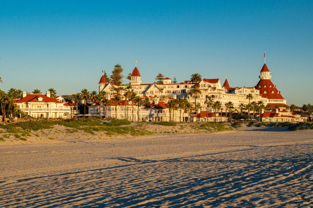 Levantan cierre en tres playas de San Diego, pero otras permanecen cerradas por contaminación
