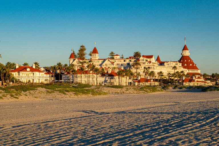 Levantan cierre en tres playas de San Diego, pero otras permanecen cerradas por contaminación