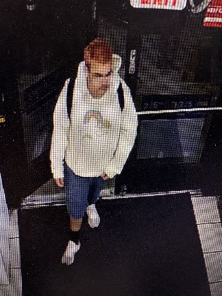 Robo violento: LVMPD busca a sospechoso pelirrojo tras asalto en Las Vegas