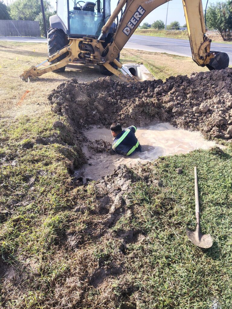 Combes reporta ruptura de línea de agua cerca de Dollar General