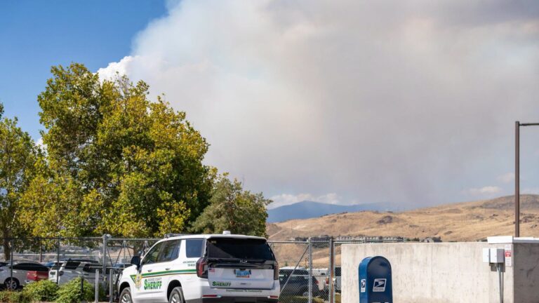 Incendios mortales: 2 alertas clave que debe monitorear ante el avance del incendio Floriston cerca de Nevada