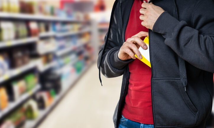 Robo: arrestan a un hombre de 41 años con drogas y herramientas de robo en Target de Sparks