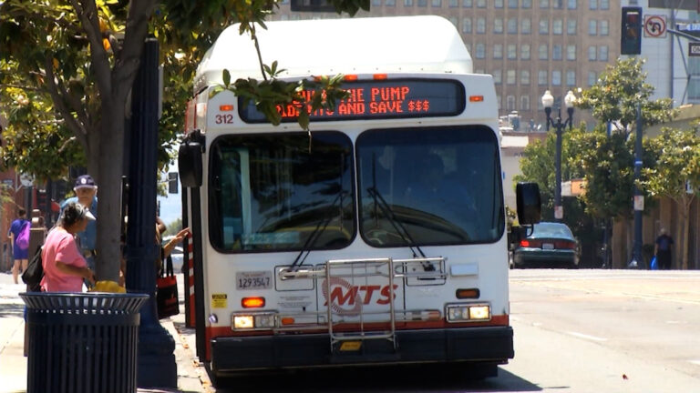 MTS evalúa posibles recortes por déficit en San Diego