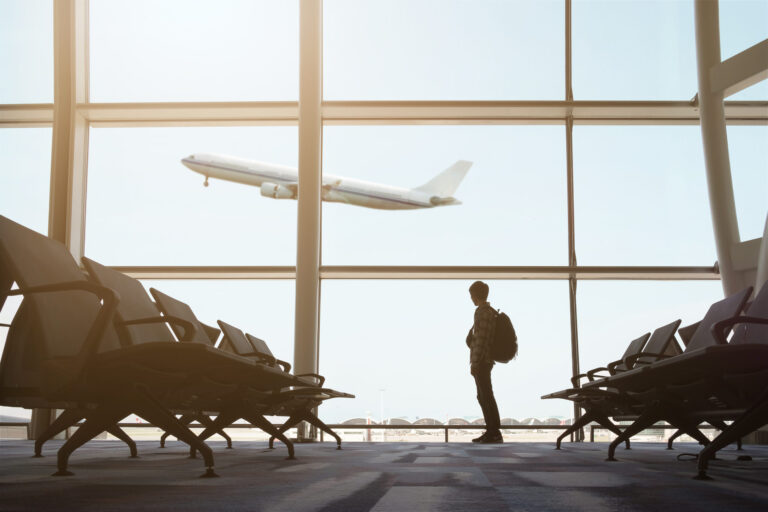 Falla técnica provoca largas filas en aeropuerto de San Diego; problema ya fue resuelto