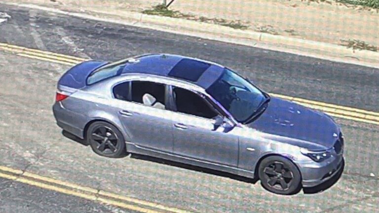 Policía de Aurora pide ayuda para localizar un BMW relacionado con posible secuestro