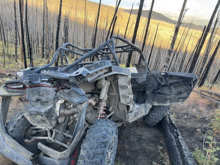 Alerta automática de iPhone ayuda a localizar a dos personas gravemente heridas tras accidente en Stillwater Pass