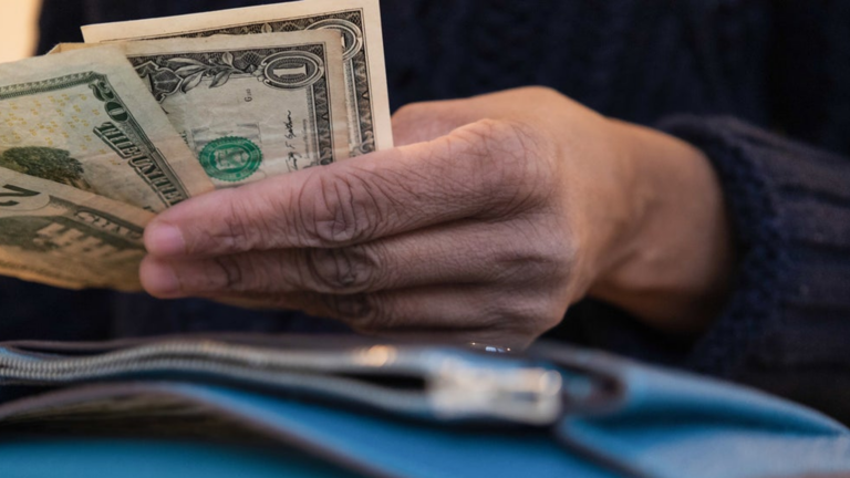 Mujer de El Paso se declara culpable de defraudar al programa PPP por más de $2 millones