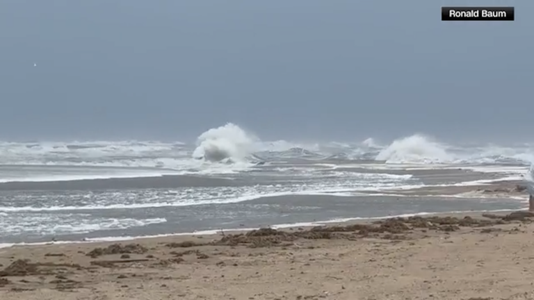 Múltiples tormentas mantienen en alerta a costas de EE.UU., México y Hawái