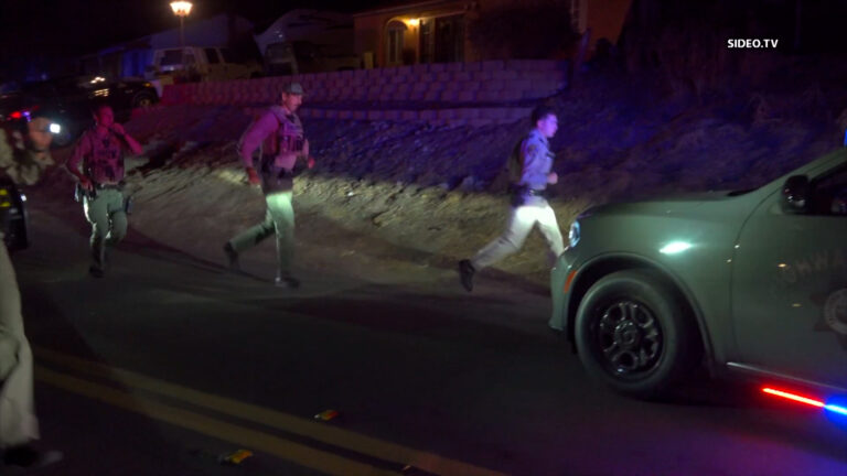 Arrestan a hombre tras persecución de vehículo robado en Spring Valley