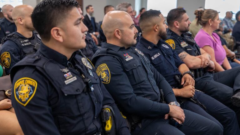 Reconocen a policías por operativo contra el crimen