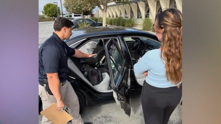Refuerzan seguridad infantil durante jornada para instalar asientos de auto