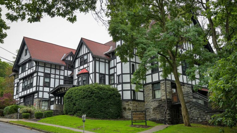 Las claves de la demanda y la investigación de la presunta violación en grupo en la Universidad de Cornell