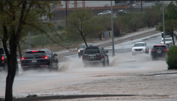 Se extiende vigilancia por inundaciones en El Paso; también hay alerta por fuertes vientos